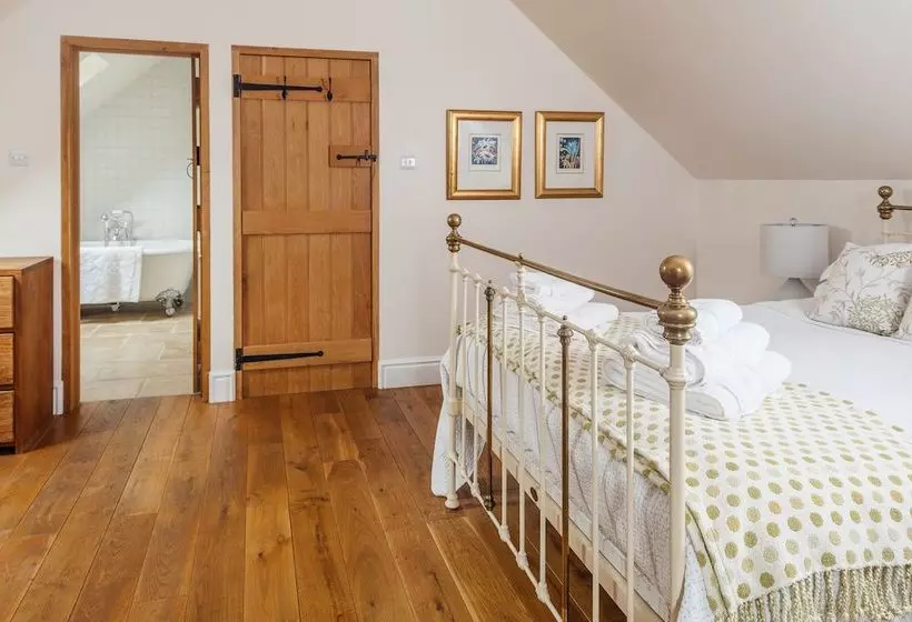 Curlew Cottage At Millfields Farm