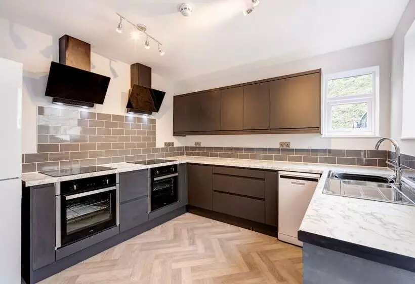 Bondgate Hotel East Midlands Airport