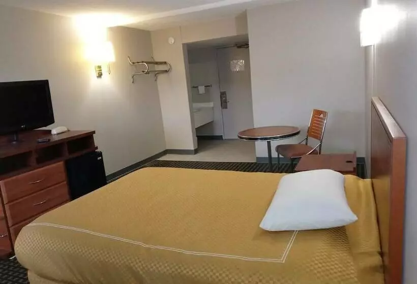 Hotelli Peachtree Inn & Suites