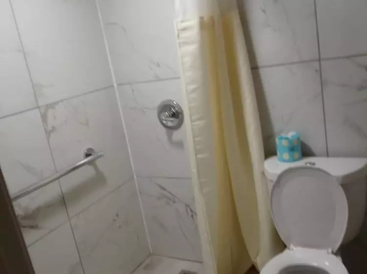 Hotelli Peachtree Inn & Suites