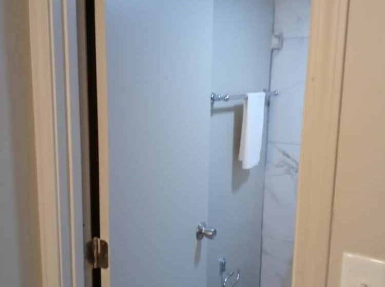 Отель Peachtree Inn & Suites