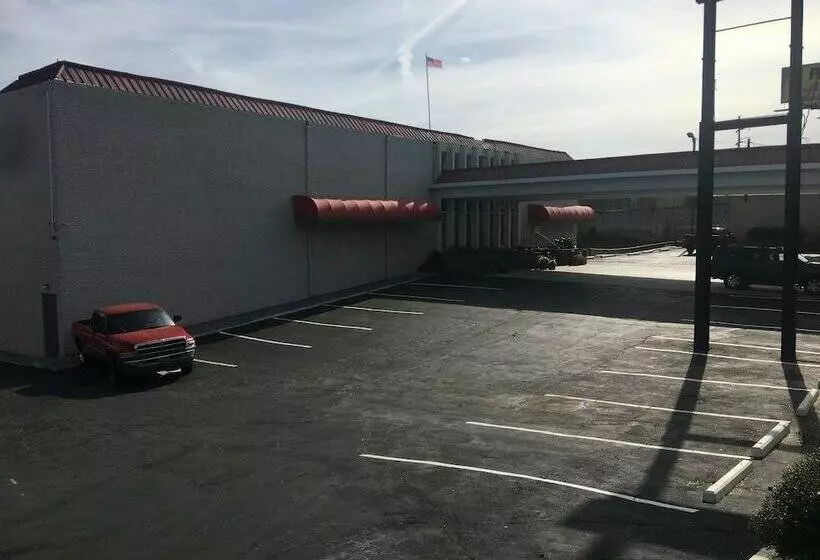 Hotelli Peachtree Inn & Suites