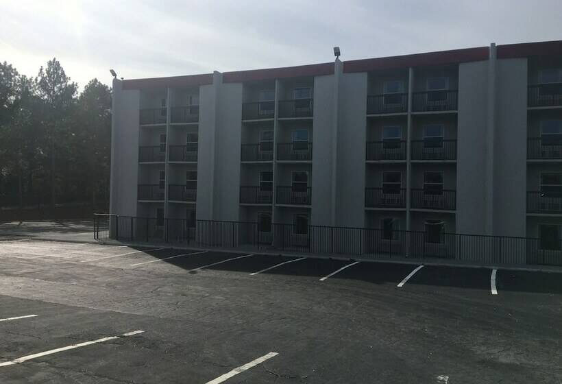 Отель Peachtree Inn & Suites