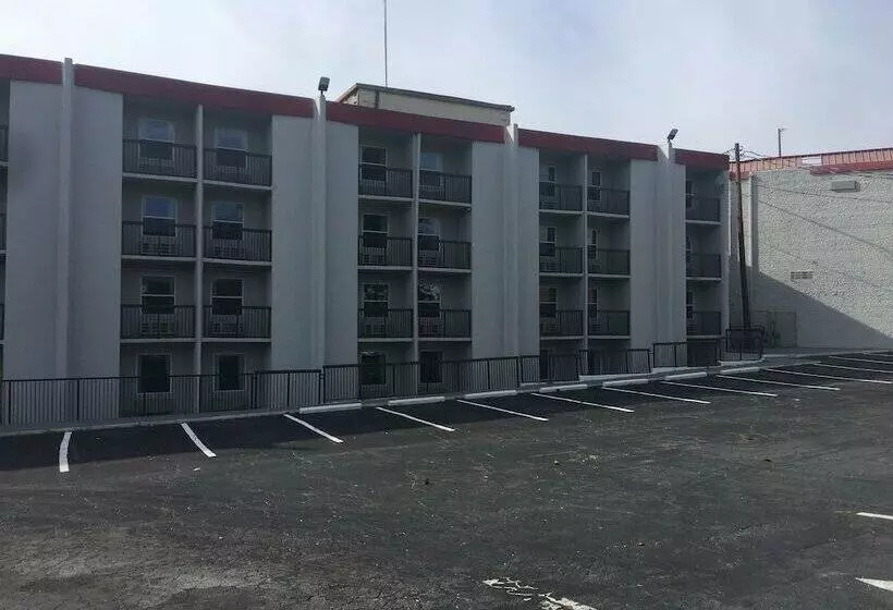 Hotelli Peachtree Inn & Suites