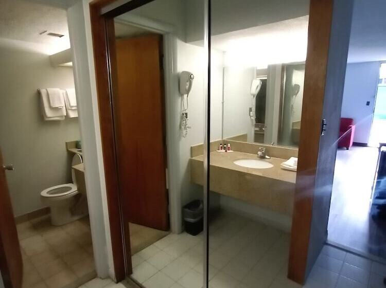 Отель Travelodge By Wyndham Petersburg