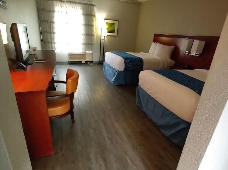هتل Travelodge By Wyndham Petersburg
