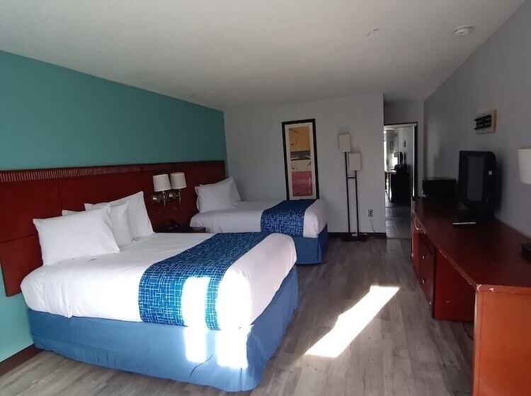 Отель Travelodge By Wyndham Petersburg