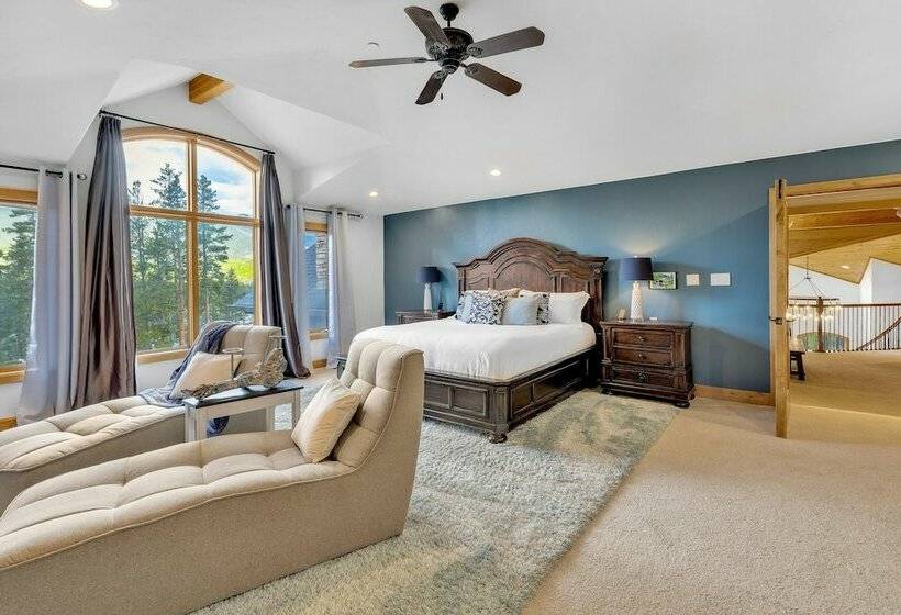 Majestic Lodge Retreat Amenities & Views