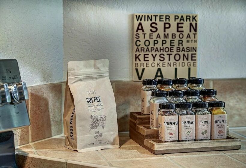 Majestic Lodge Retreat Amenities & Views