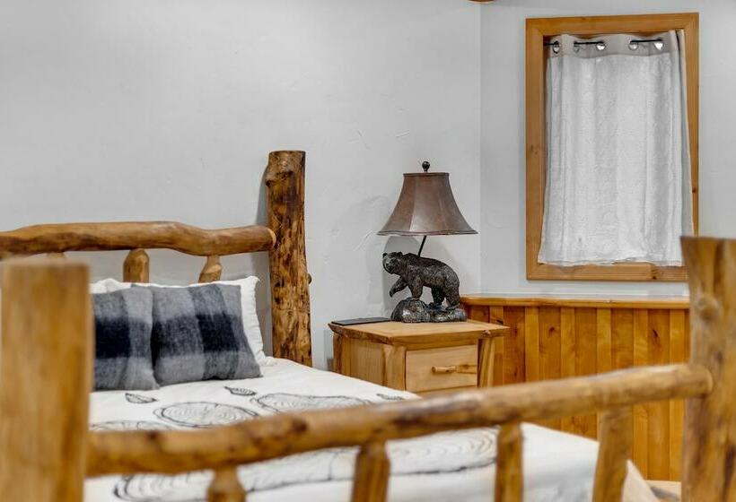 Majestic Lodge Retreat Amenities & Views