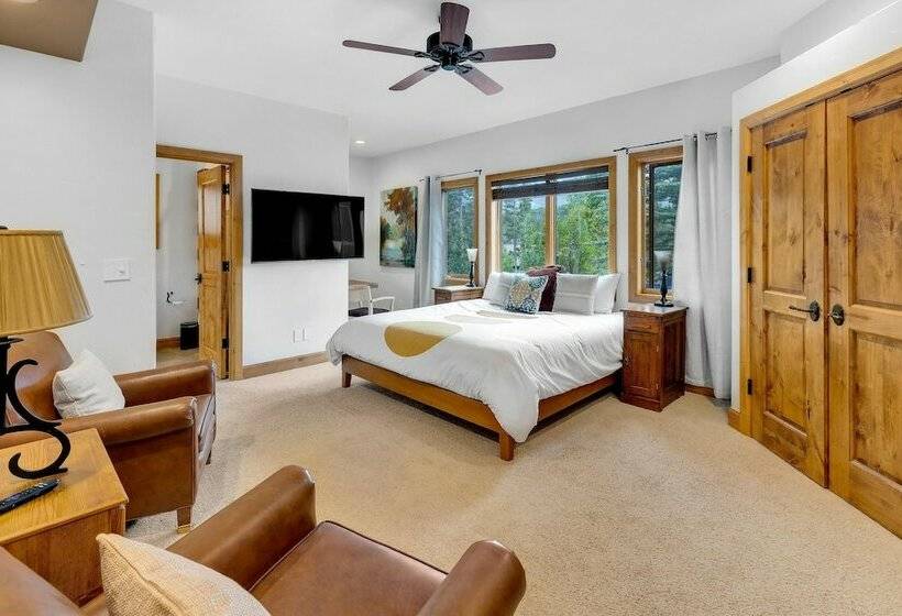 Majestic Lodge Retreat Amenities & Views