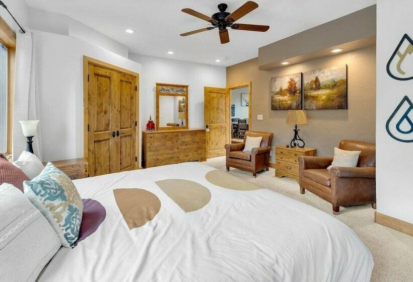 Majestic Lodge Retreat Amenities & Views