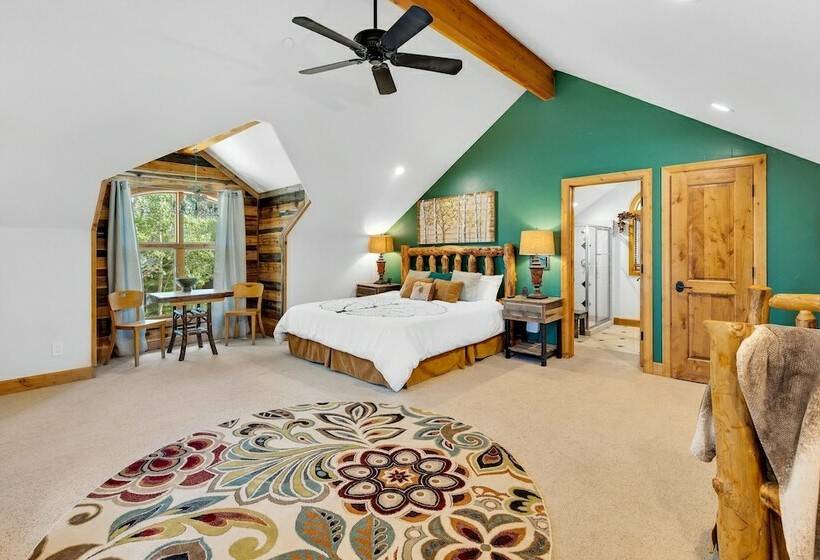 Majestic Lodge Retreat Amenities & Views