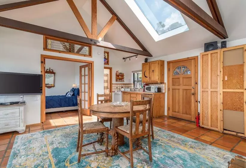 Moonstar Cottage