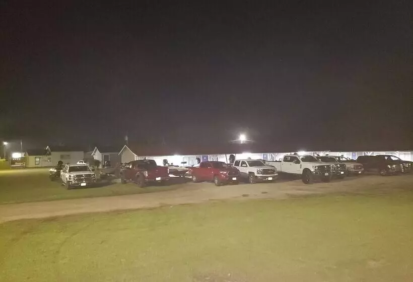 Motelli Clear Lakes Inn