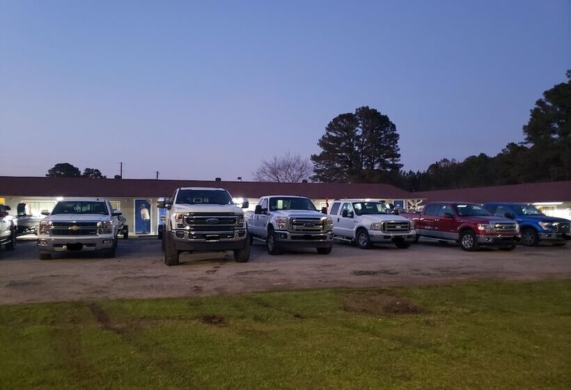 فندق على الطريق Clear Lakes Inn