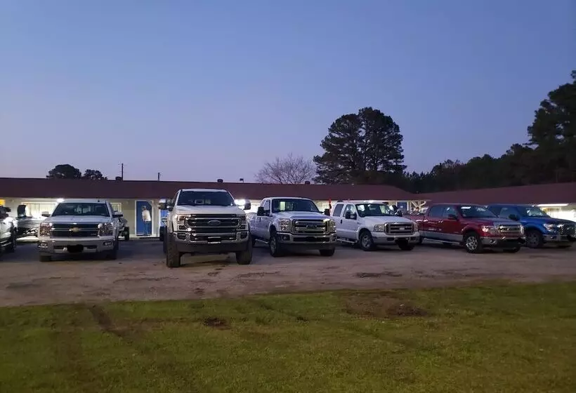 Motelli Clear Lakes Inn