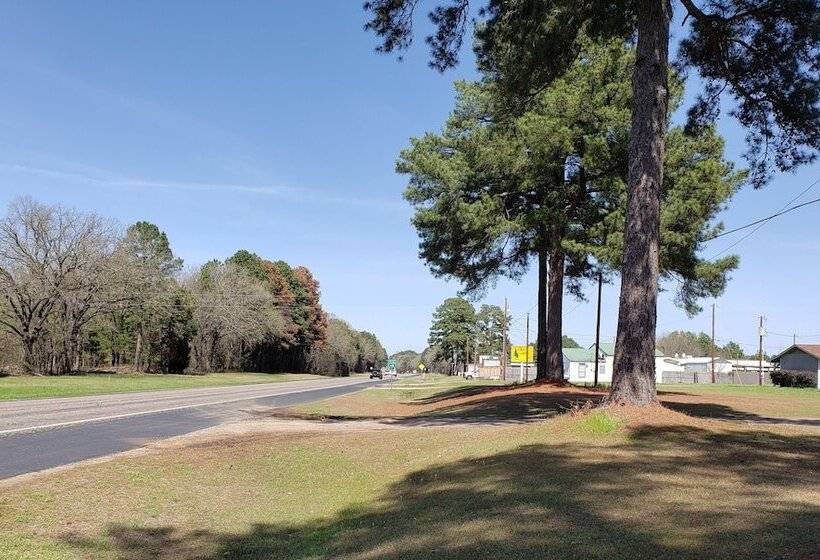 فندق على الطريق Clear Lakes Inn