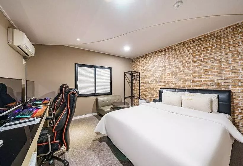 Motelli Gunsan Hotel May
