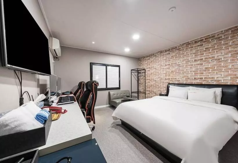 Motelli Gunsan Hotel May