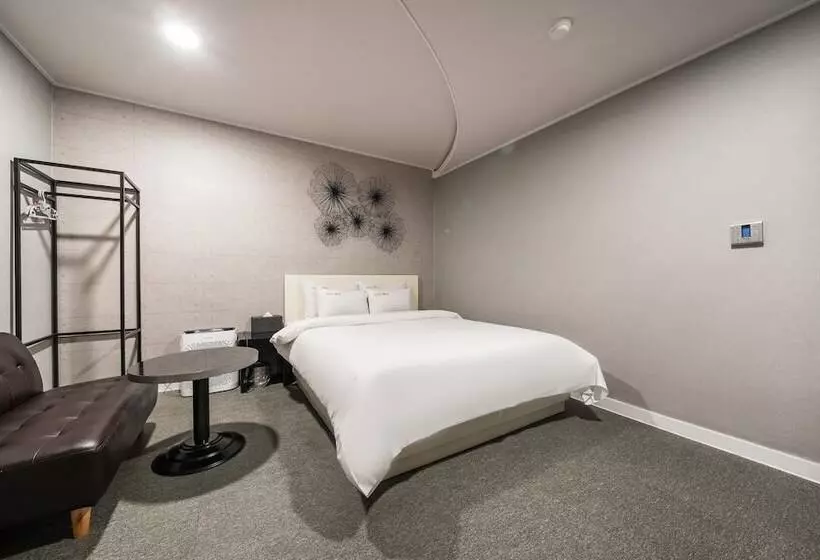 Motelli Gunsan Hotel May
