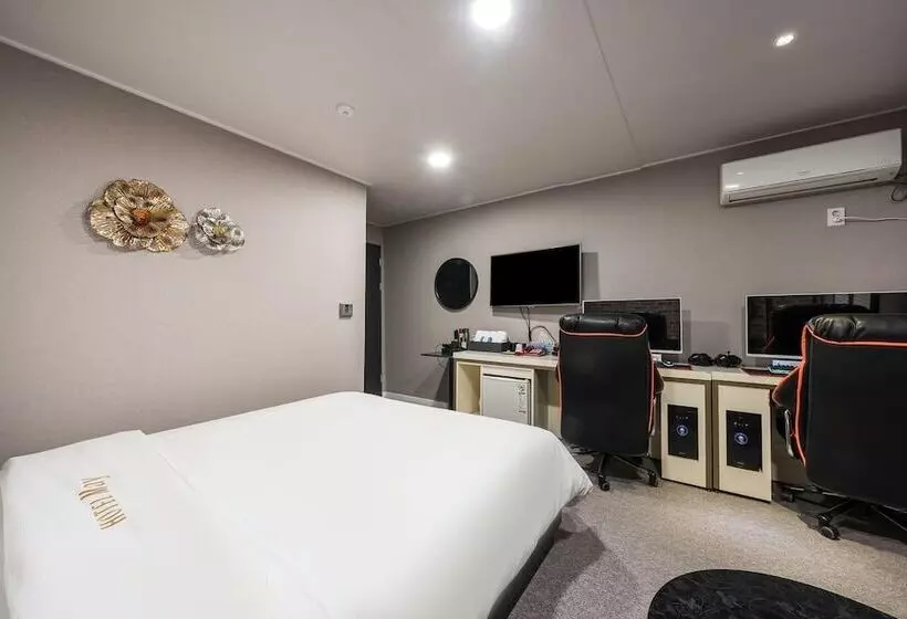 Motelli Gunsan Hotel May