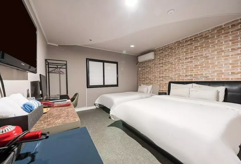 Motelli Gunsan Hotel May