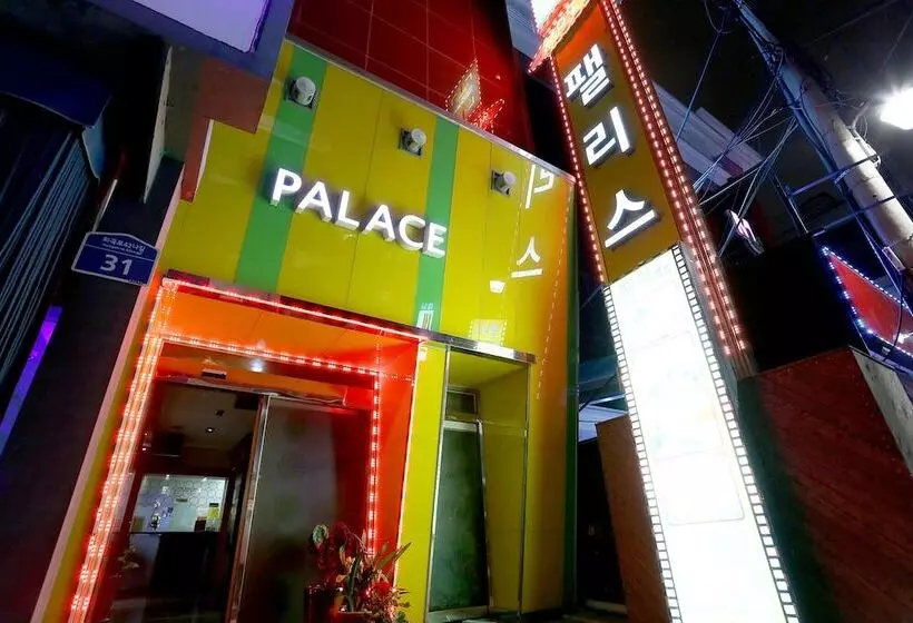 مُتل Hwagok Palace