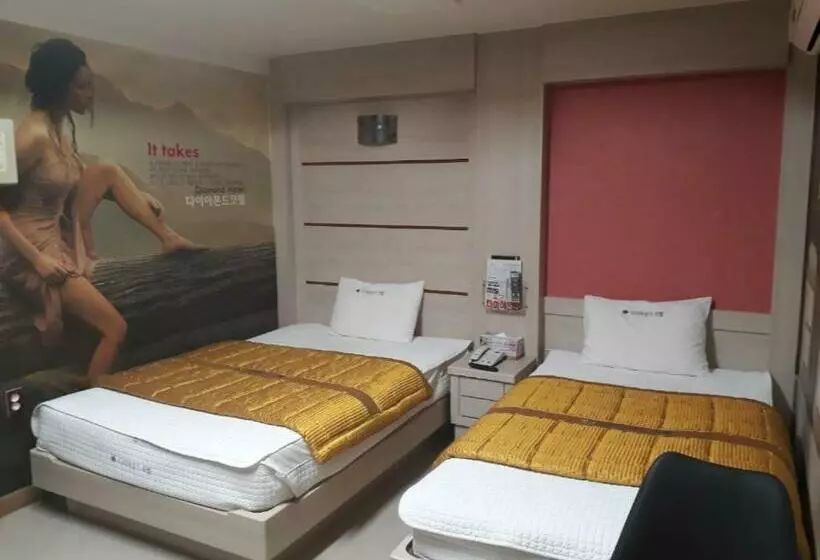 Diamond Motel