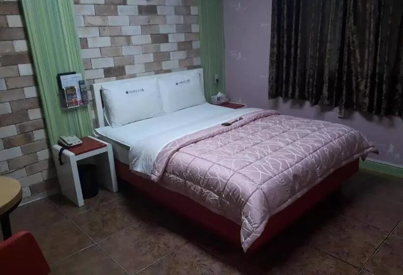Diamond Motel