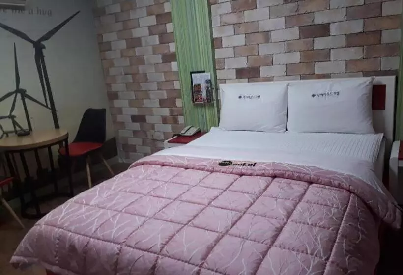 Diamond Motel