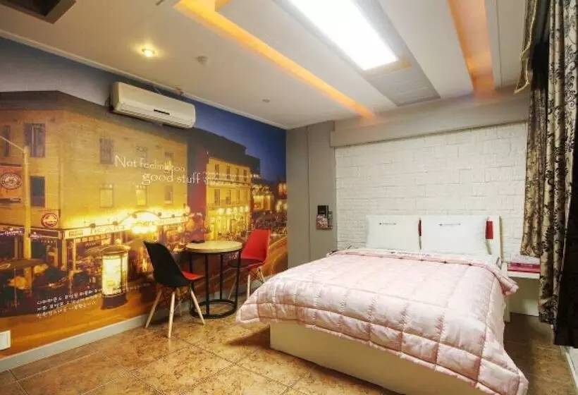 Diamond Motel