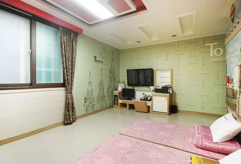 Diamond Motel