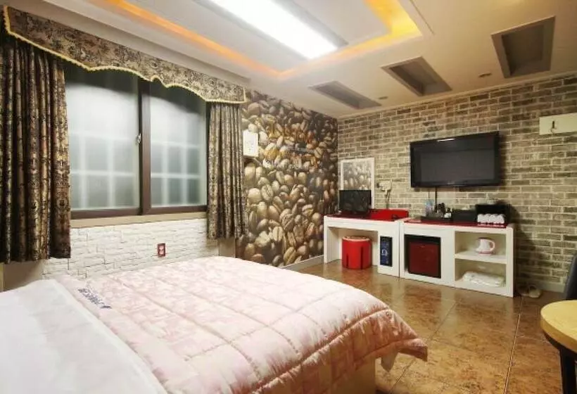 Diamond Motel