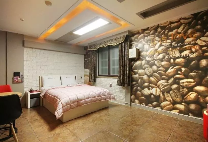Diamond Motel