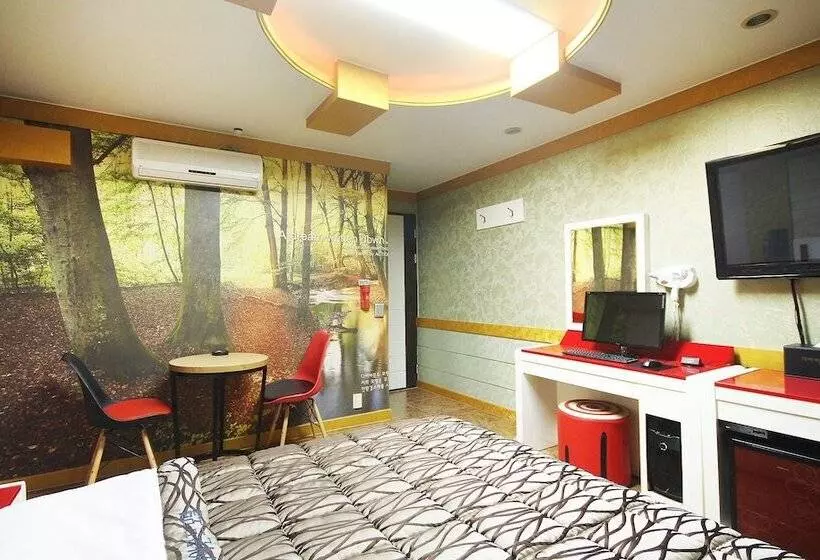 Diamond Motel