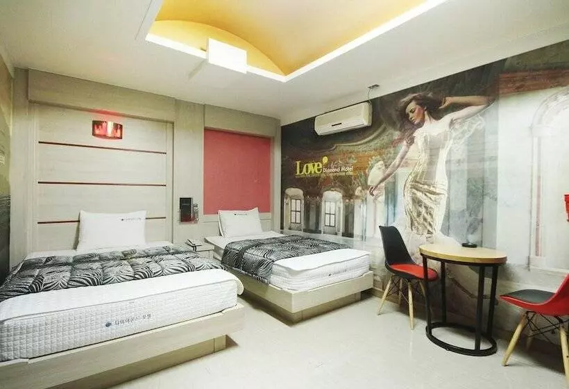Diamond Motel
