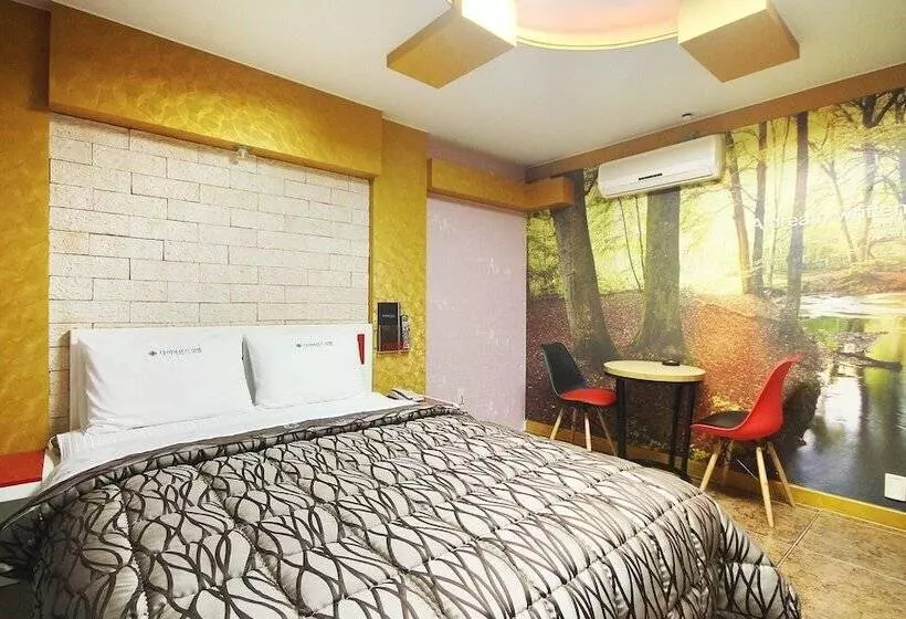 Diamond Motel