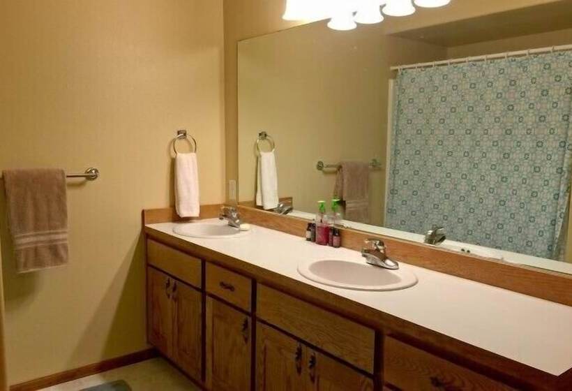 Mt Baker Lodging Cabin 29   Sleeps 11