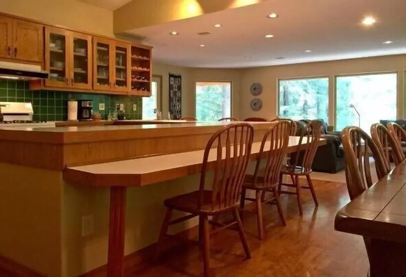 Mt Baker Lodging Cabin 29   Sleeps 11