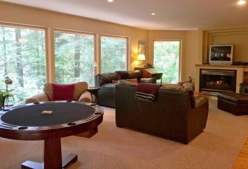 Mt Baker Lodging Cabin 29   Sleeps 11