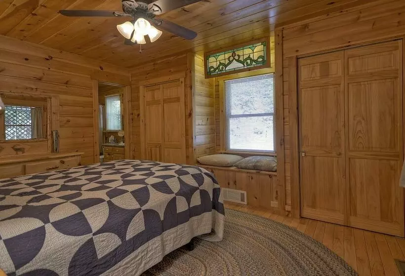 Thunder Falls Cabin Perched Over 10ft Waterfalls!