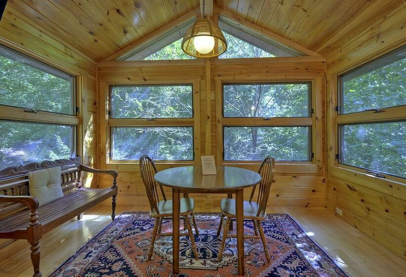 Thunder Falls Cabin Perched Over 10ft Waterfalls!