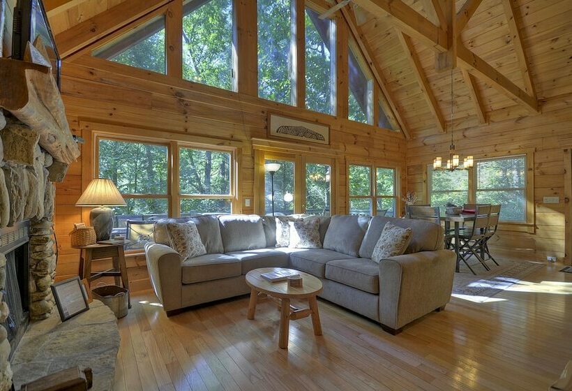 Thunder Falls Cabin Perched Over 10ft Waterfalls!