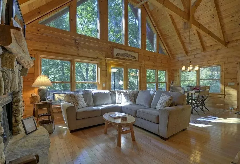 Thunder Falls Cabin Perched Over 10ft Waterfalls!