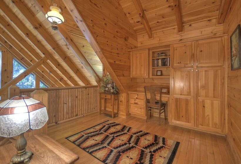 Thunder Falls Cabin Perched Over 10ft Waterfalls!