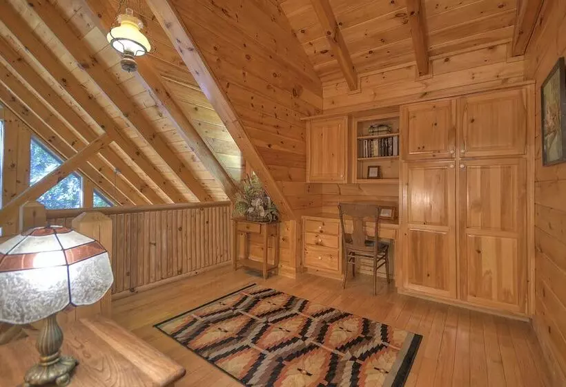 Thunder Falls Cabin Perched Over 10ft Waterfalls!