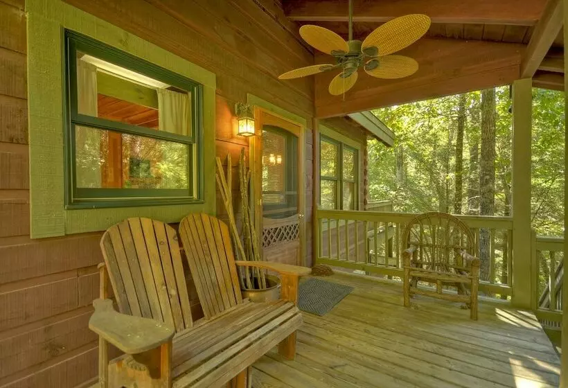 Thunder Falls Cabin Perched Over 10ft Waterfalls!