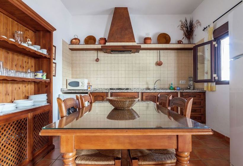 Andalusian Villa With Private Pool And Tennis Court Located 30 Km From Cordoba