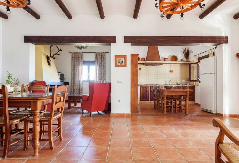 Andalusian Villa With Private Pool And Tennis Court Located 30 Km From Cordoba